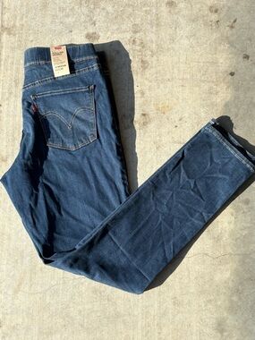 Levi's Women's Skinny Jeans in Dark Blue Denim